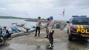 Polresta Banyuwangi dan Stakeholder Intensifkan Patroli Pesisir, Bantu Pencarian Korban KMP Tunu Pratama Jaya