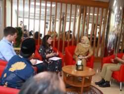 Peneliti University of New South Wales Kagumi Strategi Pembangunan Banyuwangi