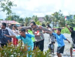Simbol Damai dan Kasih Sayang, Satgas Ops Damai Cartenz Bermain Bersama Anak-anak Mimika