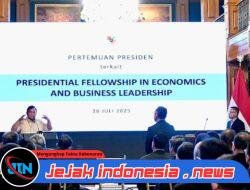 Presiden Prabowo Subianto menggelar pertemuan dengan 82 profesional muda di kediaman pribadinya di Hambalang, Kab. Bogor, Jawa Barat, pada Sabtu, 26 Juli 2025,