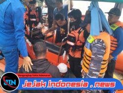 TNI AL Evakuasi Korban Laka Laut di Perairan Trans Jaya