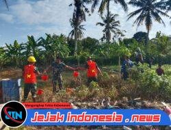 Sinergi TNI Wujudkan Kesejahteraan Petani, Babinsa dan Yon Lanud Abd Saleh Bangun Irigasi di Siliragung Melalui TMMD ke-125