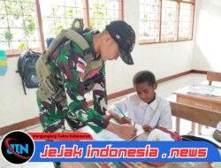 Satgas Yonif 131/Brajasakti Membantu Memajukan Pendidikan di Perbatasan Papua