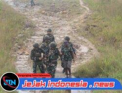 Satgas Yonif 521/DY Bantu Warga Apalapsili Jalani Kontrol Kesehatan di Puskesmas 