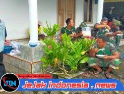 Kebersamaan Satgas TMMD dan Warga dalam Suasana Makan Bersama di Desa Seneporejo