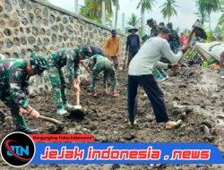 Babinsa Posramil 0825/24 Siliragung Sertu Bambang Pimpin Langsung Aksi Gotong Royong Demi Percepatan Pembangunan Jembatan TMMD Ke 125 Di Desa Kesilir.