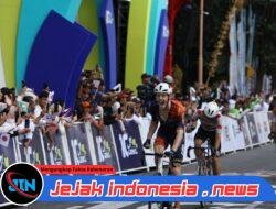 Diguyur Hujan Deras, Pertarungan Etape Tiga Tour de Banyuwangi Ijen Kian Panas