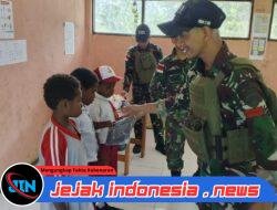 Satgas Yonif 131/Brajasakti Hadirkan Keceriaan Bagi Anak-Anak di Perbatasan Papua