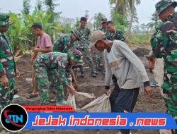 Gotong Royong TNI dan Warga Warnai Pengerjaan Jembatan TMMD ke-125 Kodim 0825/Banyuwangi