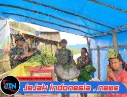 Borong Hasil Tani, Cara Satgas TNI Dukung Ekonomi Mama Papua di Kembru