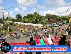 Tour de Ijen di Warga Banyuwangi: Dari Pinggir Jalan Hingga ke Layar Kaca, Semua Bersorak