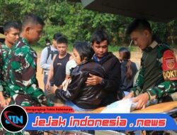 Satgas Pamtas RI-Malaysia Yonarhanud 1 Kostrad Bantu Evakuasi Warga Sakit Tumor ke RSUD M.Th. Djaman Sanggau