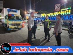 Libatkan Personel Gabungan,Kapolresta Banyuwangi Turun Langsung Pimpin Urai Kepadatan di Pelabuhan Ketapang
