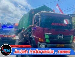 Polresta Banyuwangi Peduli; Bagikan Nasi Kotak kepada Sopir yang Antre di Jalur Ketapang