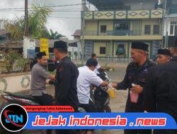 “Jumat Berkah, Brimob Aceh Berbagi Makanan dan Minuman kepada Masyarakat”