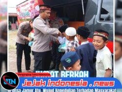 Jumat Berkah, Kapolres Bener Meriah Bagikan Nasi Kotak dan Makan Bersama Warga Mesidah
