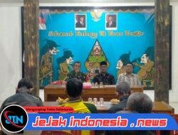 Sosialisasi TMMD ke-125, Babinsa Kesilir Ajak Linmas dan Sublok Gotong Royong Bangun Irigasi