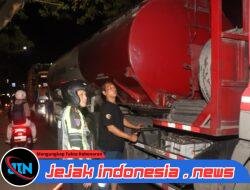 Gercep!!! Polresta Banyuwangi Tangani Truk Mogok di Tengah Lonjakan Arus ke Pelabuhan Ketapang