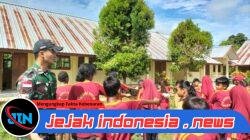 Satgas Yonif 131/Brajasakti Latih Disiplin dan Kekompakan Siswa SD Negeri Pitewi