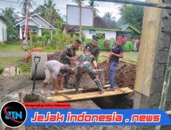 Gotong Royong Tanpa Lelah, Babinsa Siliragung Dan Satgas TMMD 125 Kerahkan Tenaga Penuh Untuk Pembangunan MCK