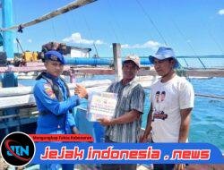 Jumat Berkah Marnit Labuan Bajo: Kapolda NTT Salurkan Tali Asih kepada Nelayan Pesisir