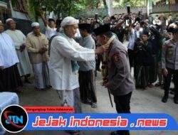 Silaturahmi ke Ponpes Al-Hamidy Banyuanyar, Kapolri: Tanpa Dukungan Ulama Pekerjaan Kami Sangat Berat 