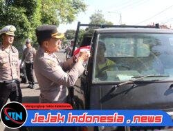 Polresta Banyuwangi Berbagi Bendera Merah Putih Sambut HUT Kemerdekaan RI ke – 80