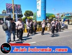 Kapolresta Banyuwangi Turunkan Personil Kawal Aksi Demo Sopir Truk di ASDP Ketapang
