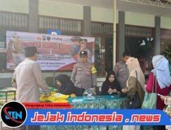 Polsek Gunung Anyar Gelar Bazar Beras Murah, Langsung Ludes Diserbu Warga