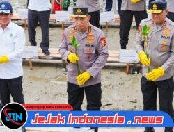 Tanam Mangrove di Kalbar, Kapolri: Jaga Lingkungan untuk Masa Depan Anak-Cucu Kita