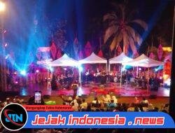 Pengunjung Jazz Gunung Series di Tera Kota Gandrung Banyuwangi, Tetap Antusias Meski Diiringi Hujan Gerimis