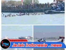 Wakasal Laksamana Madya TNI Erwin Aldedharma Lepas 900 Perenang Menyeberangi Suramadu