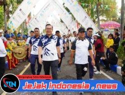 HUT Ke 53 dan Sekaligus Menyambut Hari Kemerdekaan RI ke-80 Petrokimia Gresik Gelar Jalan Sehat