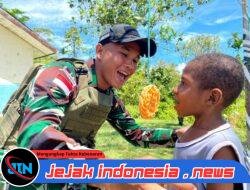 Satgas Yonif 700/WYC Gelar Minggu Kasih di Pengungsian Kampung Eronggobak