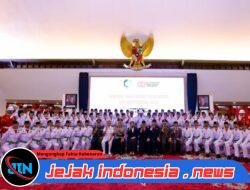 Dikukuhkan Bupati Ipuk, 75 Paskibraka Banyuwangi Siap Bertugas di Upacara HUT ke-80 Kemerdekaan RI