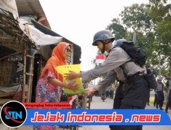 Tanamkan Nasionalisme 247 Siswa SPN Polda Jatim Gelar Ekspedisi Darat, Bagikan 800 Bendera dan Bansos