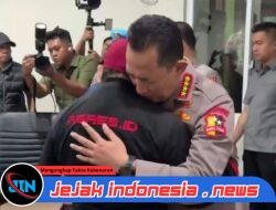 Kapolri Peluk dan Minta Maaf Langsung Kepada Keluarga Korban Tewas Tertabrak Kendaraan Rantis Brimob 