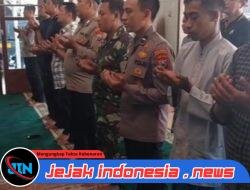 Polresta Banyuwangi Gelar Sholat Ghaib untuk Pengemudi Ojek Online