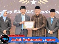 Wamen Ossy Terima Penghargaan Baznas Award 2025