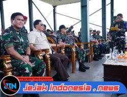 Panglima TNI Dampingi Menhan RI Tinjau Latihan Puncak Super Garuda Shield di Baturaja