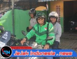 Wabup Banyuwangi Mujiono Naik Ojol Grab ke Kantor, Dukung Program Jum’at Berkah