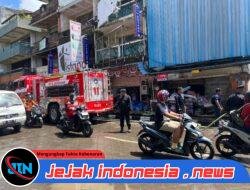 Pasca Banjir di Bali, Polisi Turun Bantu Warga Bersih-Bersih Lokasi Bencana