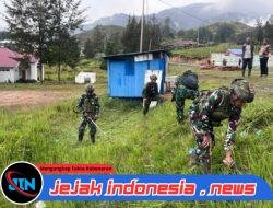 Satgas Yonif 700/Wyc Pos Kout Koper Menyatu dengan Rakyat, Karya Bhakti Warnai Pasar dan Bahu Jalan Gome