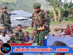 Gaya Hidup Sehat Satgas Yonif 521/DY Gelar Makan Bersama Di Distrik Kurima 