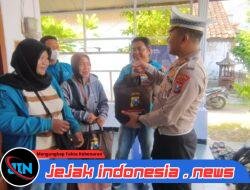 Polri Untuk Masyarakat : Polres Bondowoso Berbagi Sembako Untuk Ojol Sambut Hari Lalu Lintas Bhayangkara ke – 70