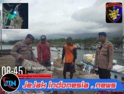 Satpolairud Polresta Banyuwangi Melaksanakan Kegiatan Patroli Pemantauan Aktivitas Bongkar Muat Di Pelabuhan Marina Boom