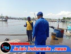 Personel Satuan Polisi Air dan Udara Polresta Banyuwangi jajaran Melaksanakan Kegiatan Patroli Diwilayah Dermaga Pelabuhan Muncar