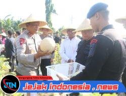 Brimob Polda Jatim Panen Melon dan Semangka, Dukung Program Ketahanan Pangan Nasional