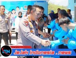 Kapolri Berikan Bansos dan Salurkan Bahan Pangan Murah di Semarang