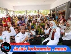 Serunya Bupati Ipuk Bersama Ratusan Anak dalam Kampanye Makan Daging, Telur, dan Minum Susu